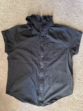 Black Ruffle-Collar Short-Sleeve Button-Down Blouse